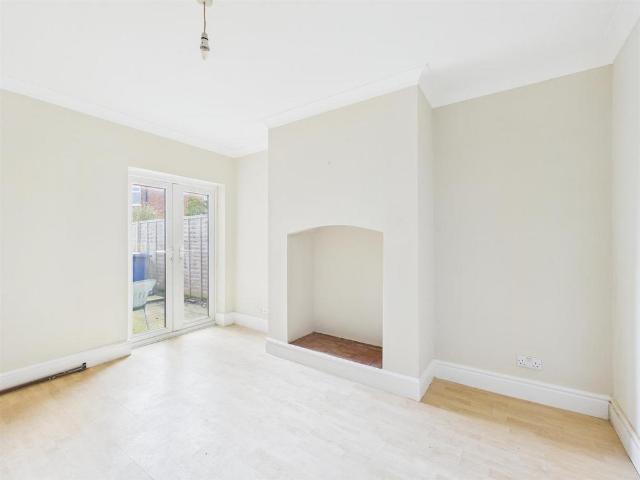 Flat for sale in St Thomas, Boston