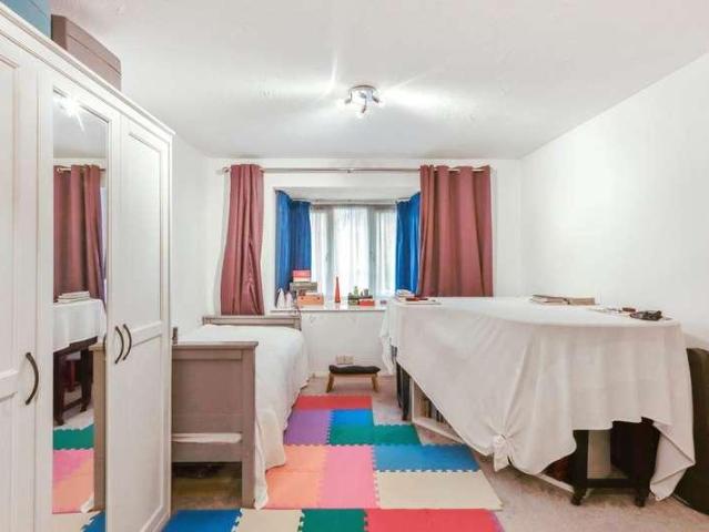 Flat for sale in Colney Hatch, Greater London