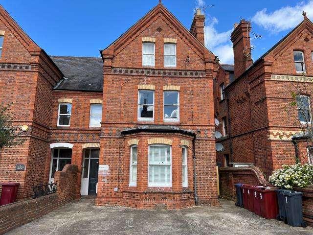 Flat for sale in Reading
