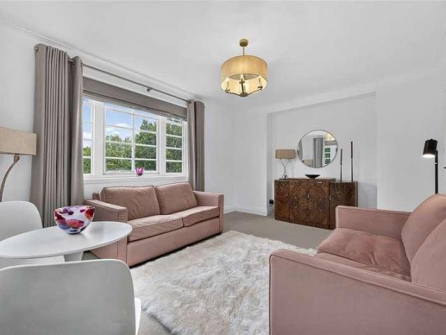 Flat for sale in Saint Pancras, Greater London