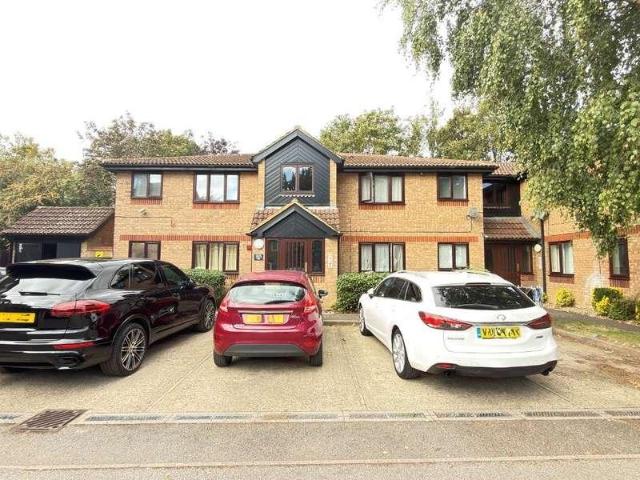 Flat for sale in Leagrave, Luton