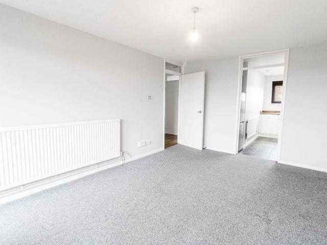 Flat for sale in South Woodford, Greater London
