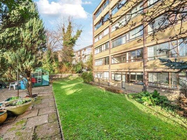 Flat for sale in Belsize Park, Greater London