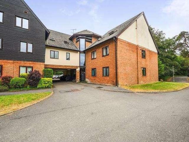 Flat for sale in Speen