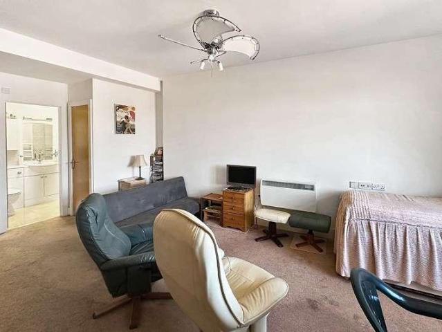 Flat for sale in Highcliffe