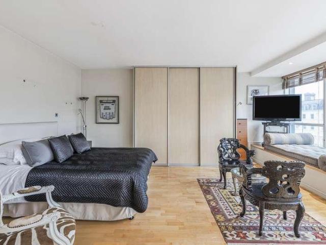 Flat for sale in Greater London