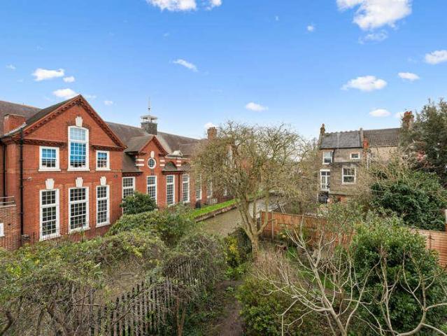 Flat for sale in Harringay, Greater London