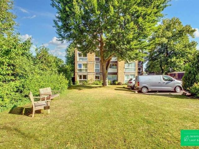 Flat for sale in Muswell Hill, Greater London