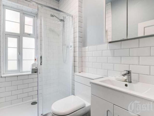 Flat for sale in London Borough of Haringey, Greater London