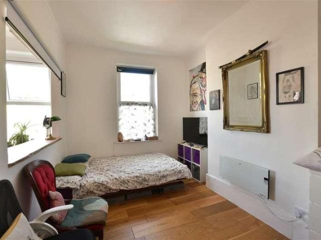 Flat for sale in Leyton, Greater London