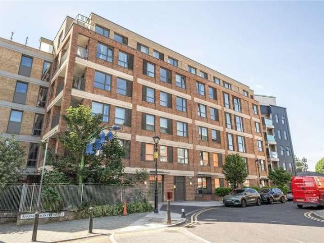 Flat for sale in Old Ford, Bow