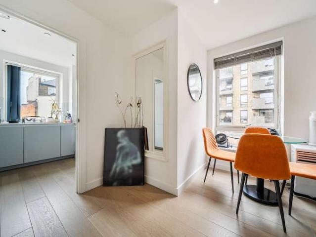 Flat for sale in Camberwell, Greater London