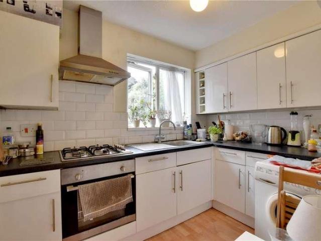 Flat for sale in London Borough of Lewisham, Ladywell
