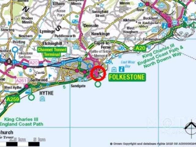 Flat for sale in Folkestone, Foord