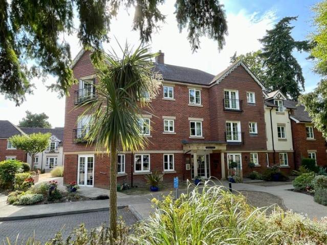 Flat for sale in Fleet, Hart