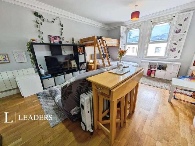 Flat for sale in Worthing, West Sussex