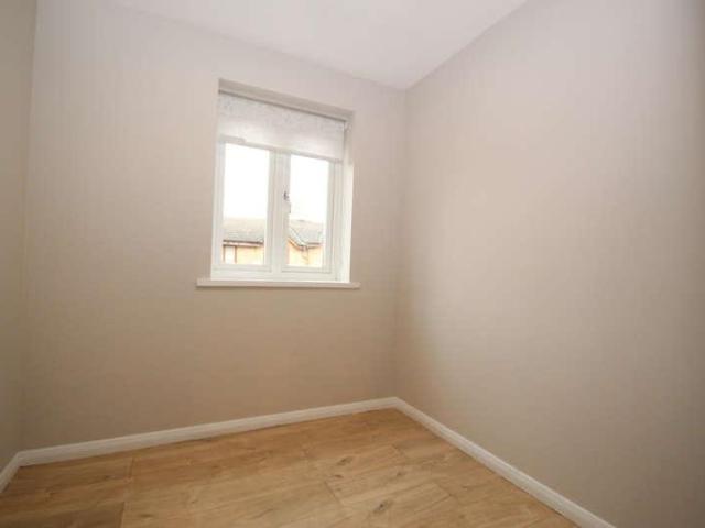 Flat for sale in London Borough of Ealing, Perivale
