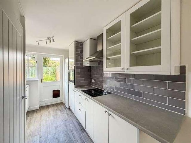 Flat for sale in Hatching Green, Five Acres