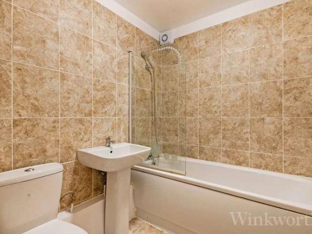 Flat for sale in London Borough of Lewisham, Greater London