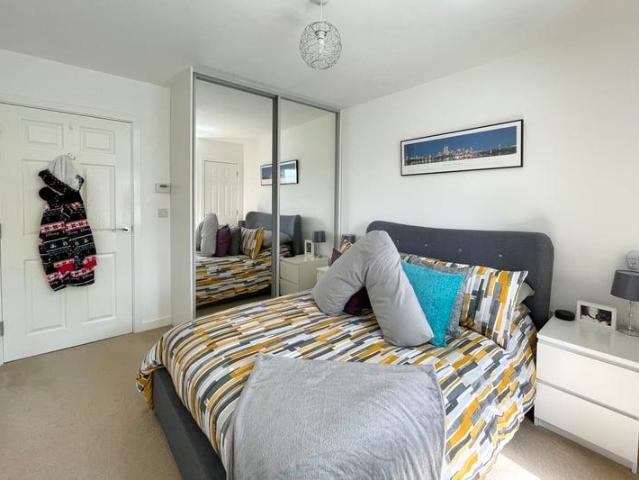 Flat for sale in Farnborough, Hampshire
