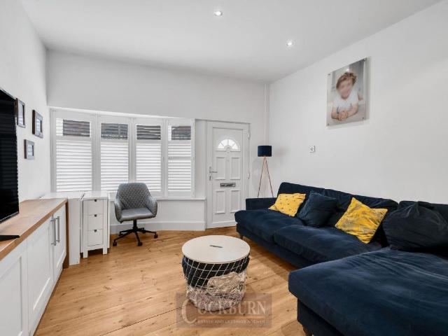 Flat for sale in Coldharbour, Greater London