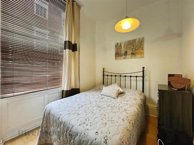 Flat for sale in Old Town, Hull