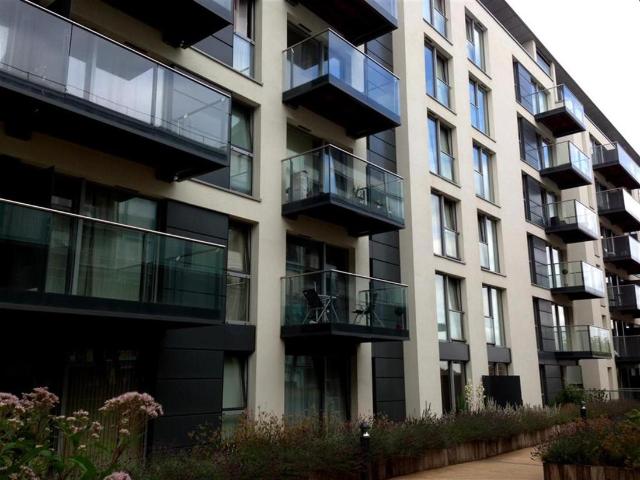 Flat for sale in Hayes, Greater London