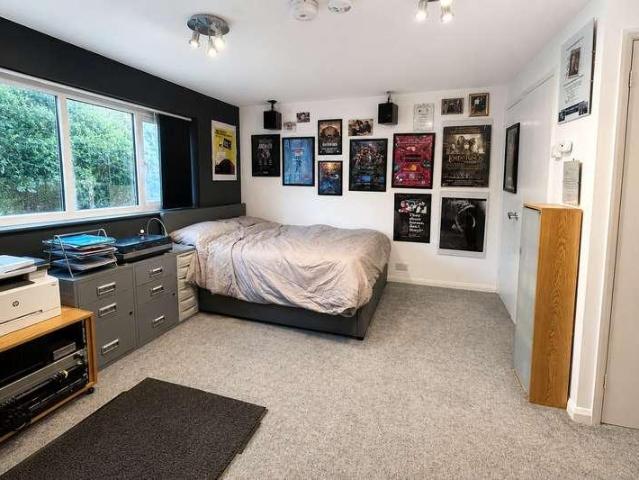 Flat for sale in Woking, Surrey