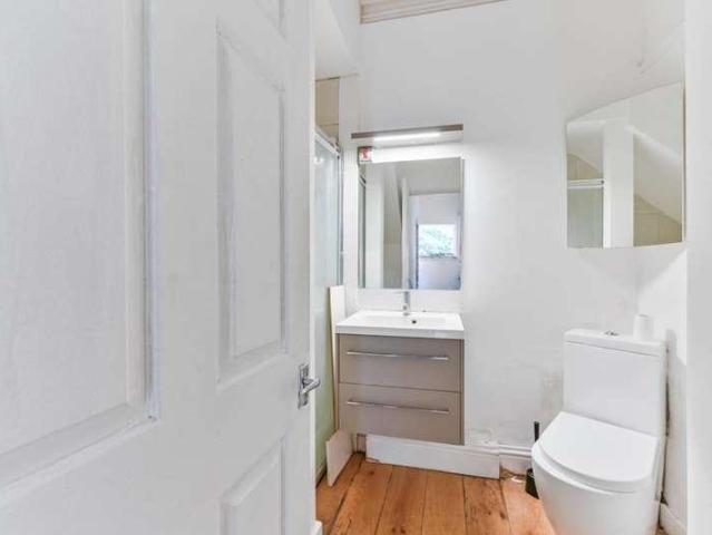 Flat for sale in South Croydon, Waddon