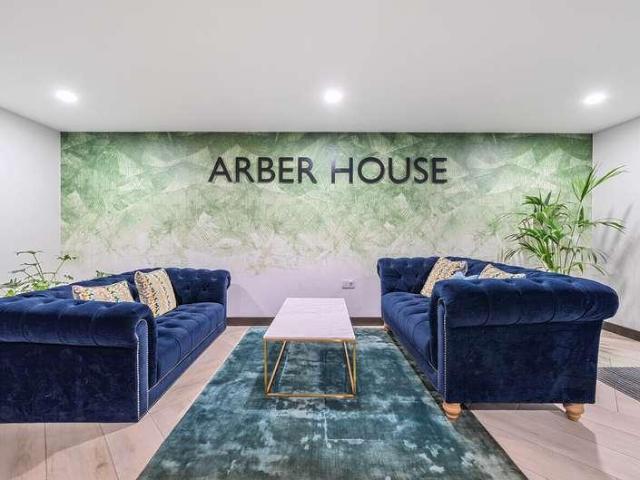 Flat for sale in London Borough of Ealing, Greater London