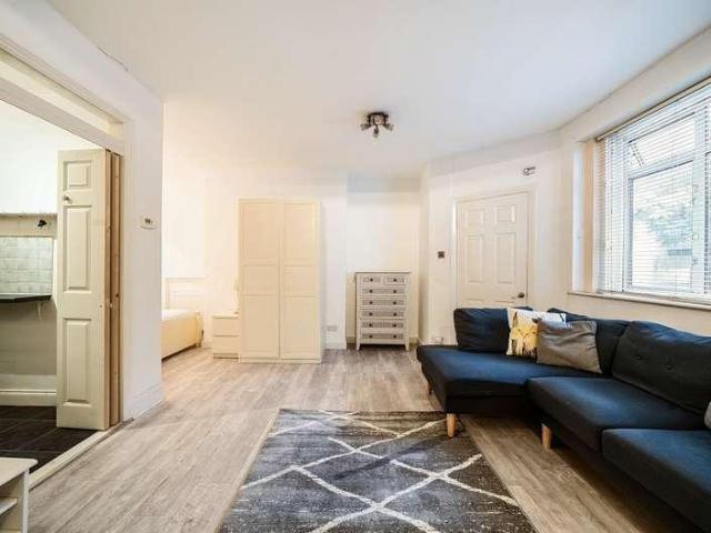 Flat for sale in South Hampstead, Greater London