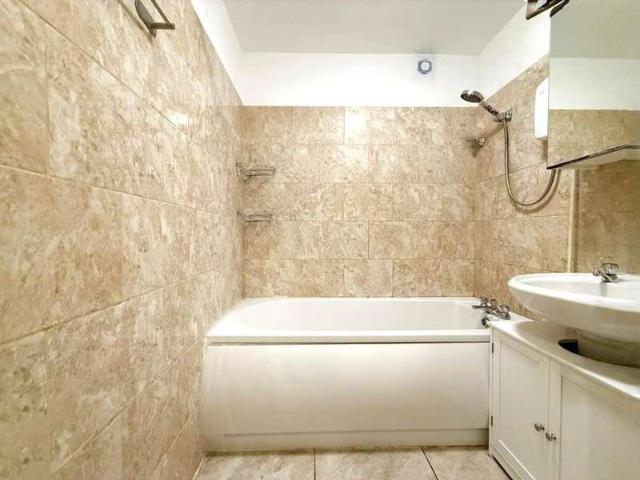 Flat for sale in London Borough of Lewisham, New Cross
