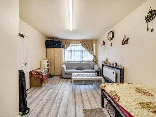 Flat for sale in Preston, Greater London