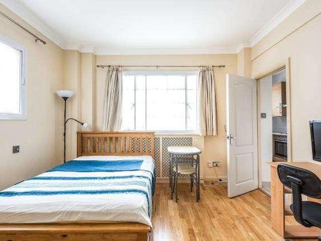 Flat for sale in Royal Borough of Kensington and Chelsea, Greater London