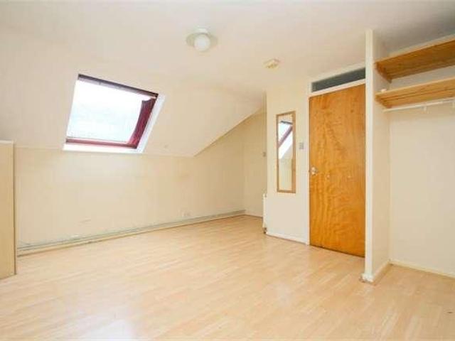 Flat for sale in Birch Green, Lower Halliford