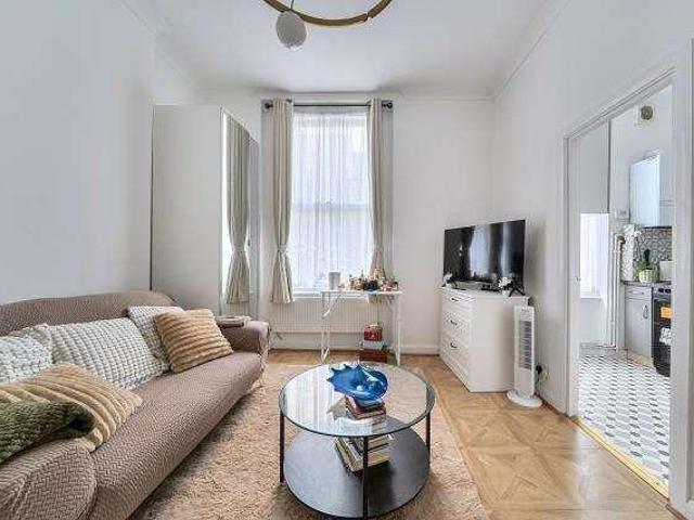 Flat for sale in North Kensington, Greater London