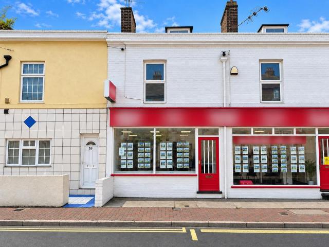 Flat for sale in Luton, Chatham