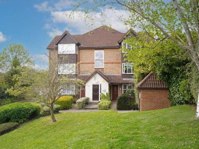 Flat for sale in Crystal Palace, Greater London