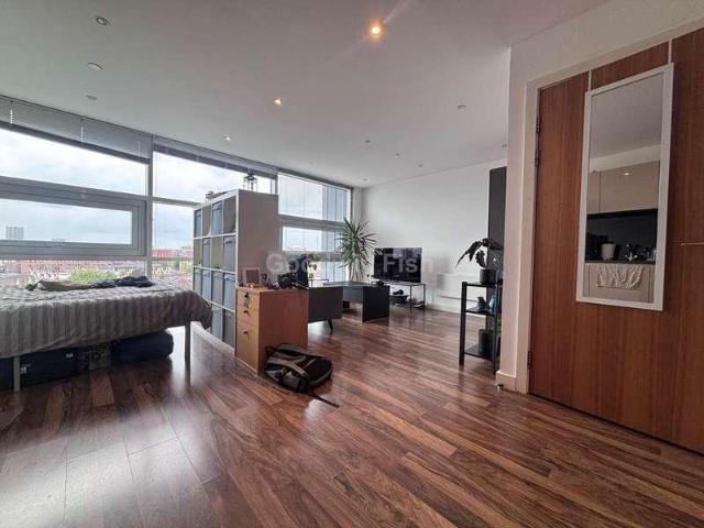 Flat for sale in Georgia, Greater Manchester