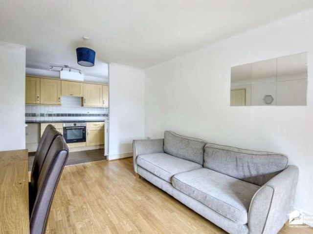 Flat for sale in Slough, Langley