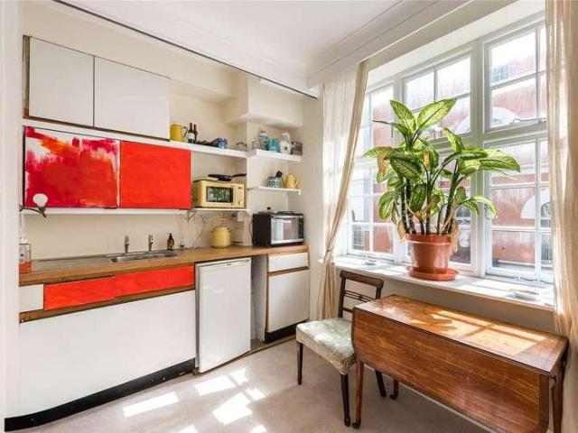 Flat for sale in Victoria, Greater London