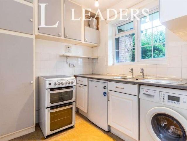 Flat for sale in Woodcote, Epsom