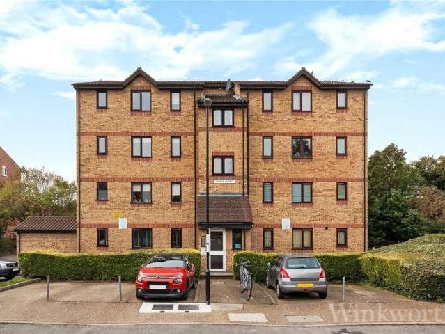 Flat for sale in London Borough of Lewisham, Greater London
