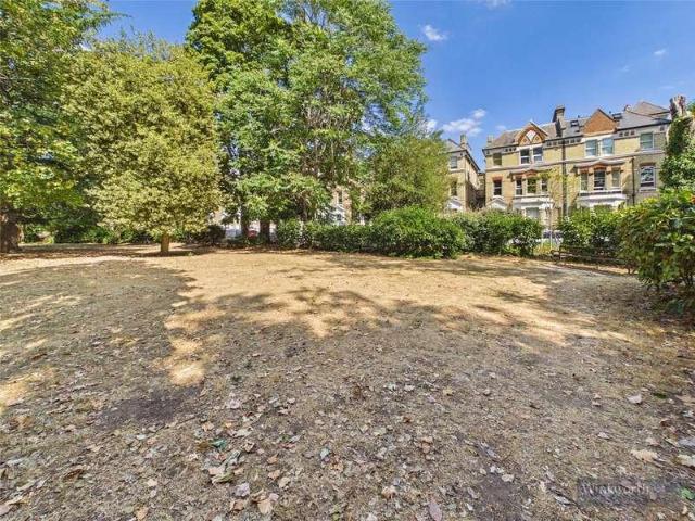 Flat for sale in Surbiton, Greater London