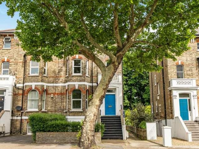 Flat for sale in London Borough of Lewisham, Forest Hill
