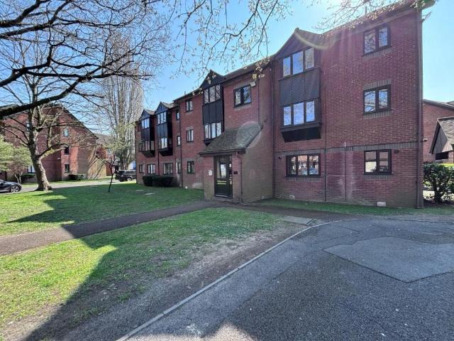 Flat for sale in Hayes, Hayes