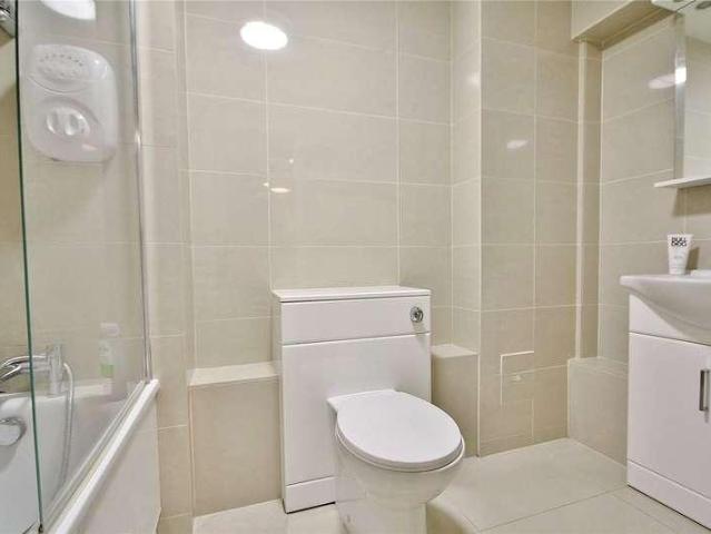 Flat for sale in Woking, Surrey