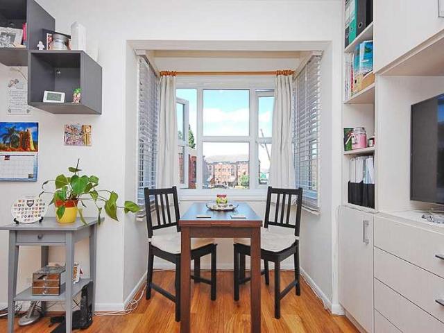Flat for sale in London Borough of Ealing, Greater London