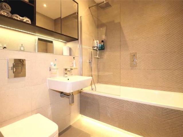 Flat for sale in Sheerwater, Woking