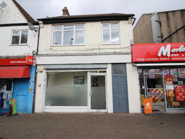 Flat for sale in Worcester Park, Greater London